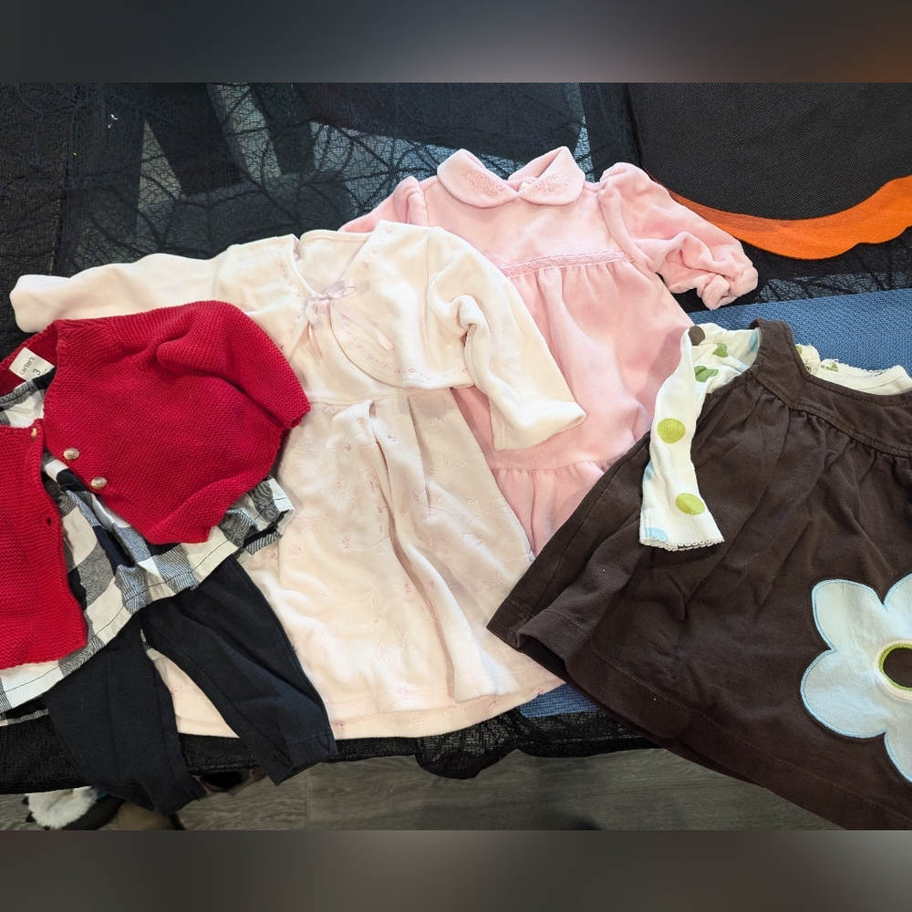 4 girls outfits 0-3 months, 3 dresses, one sweater shirt and leggings set